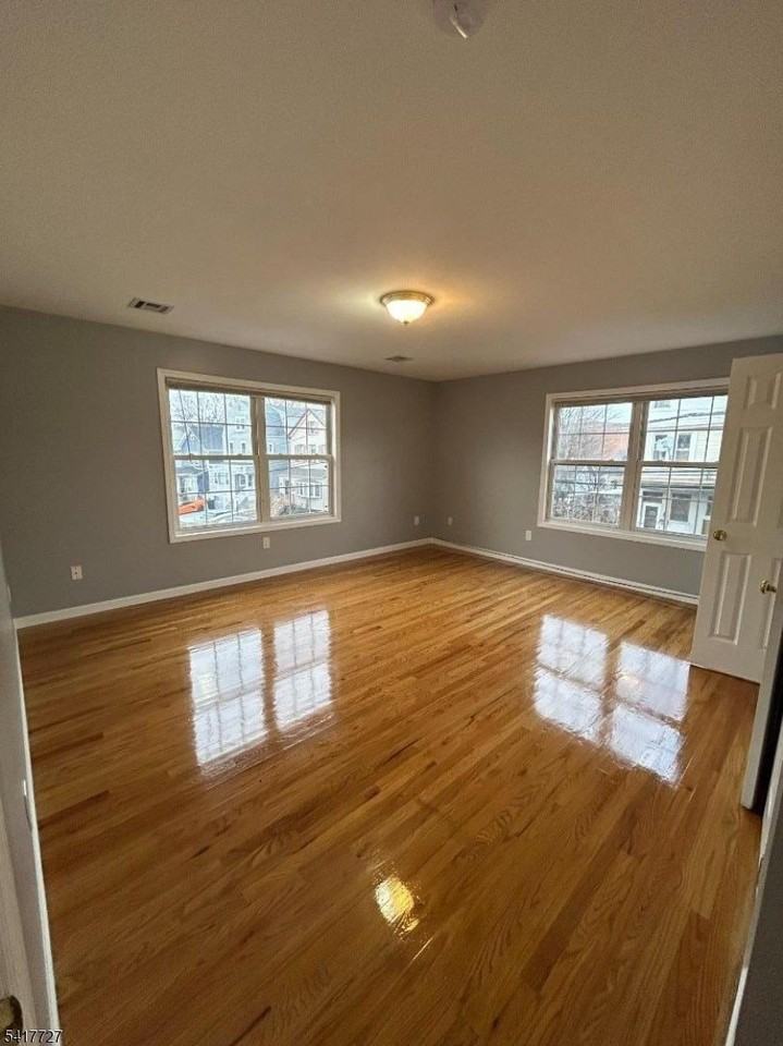 150 Orange St - Photo 6 of 13