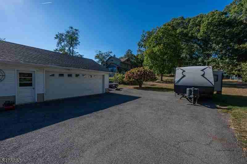 176 Grove Ave - Photo 4 of 32