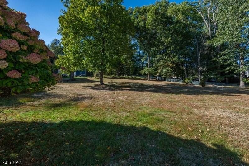 176 Grove Ave - Photo 5 of 32