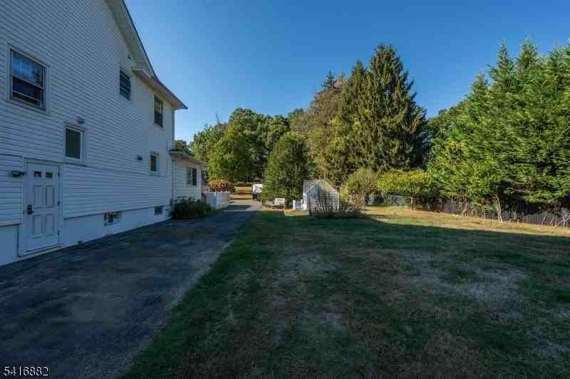 176 Grove Ave - Photo 6 of 32