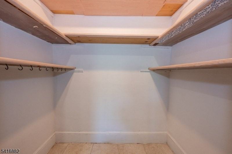 176 Grove Ave - Photo 7 of 32