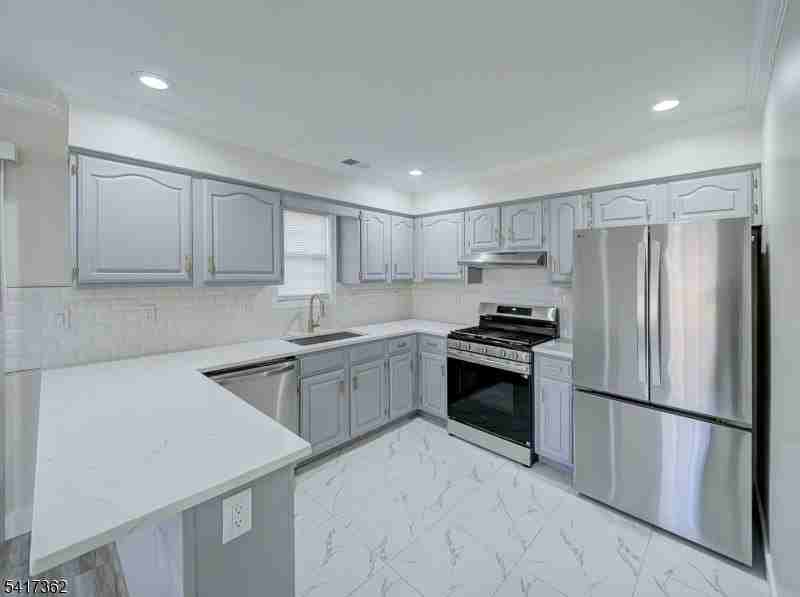 1141 Clawson Ct - Photo 5 of 22