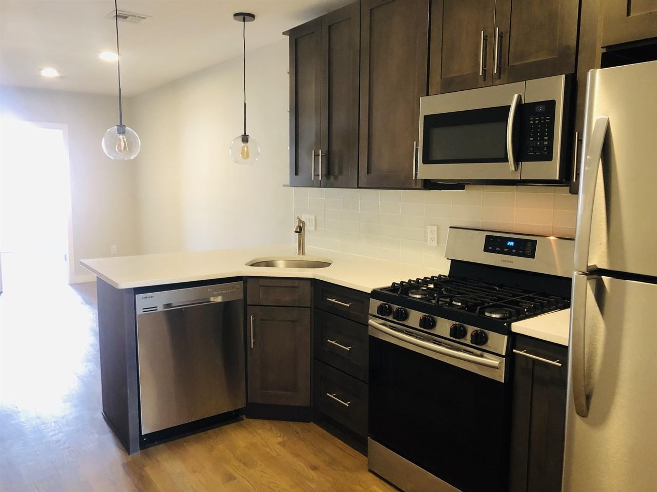 347 7th St #5 - Photo 3 of 17