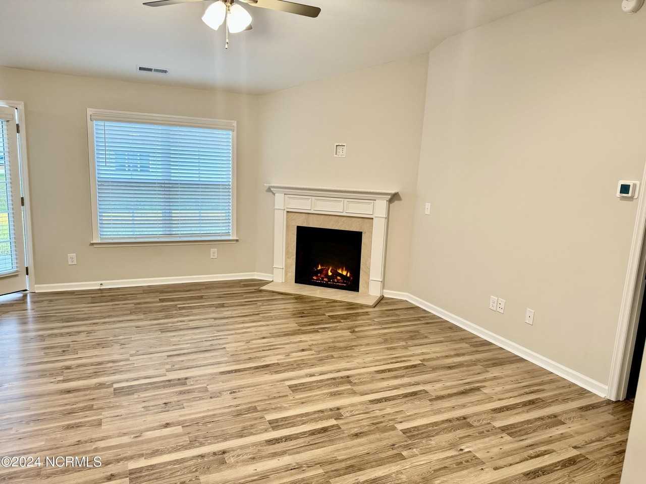 720 Oleander Dr - Photo 2 of 19