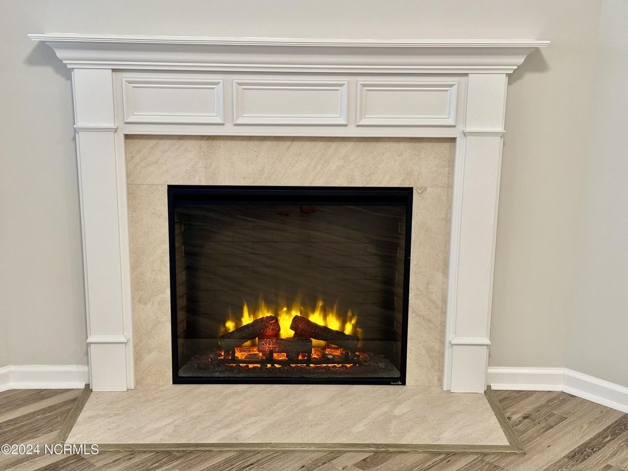 720 Oleander Dr - Photo 4 of 19