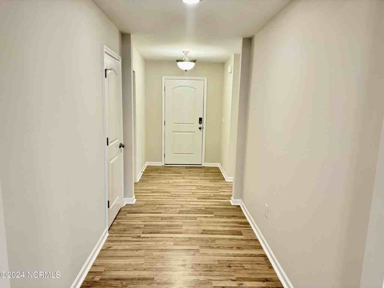 720 Oleander Dr - Photo 5 of 19