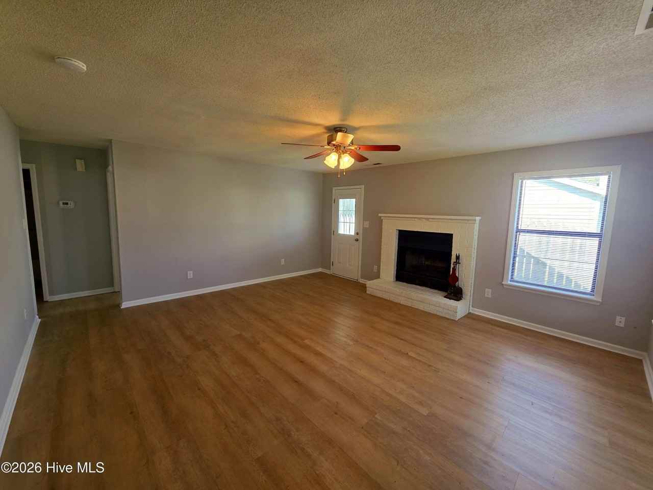 1035 Spring Villa Dr - Photo 3 of 19