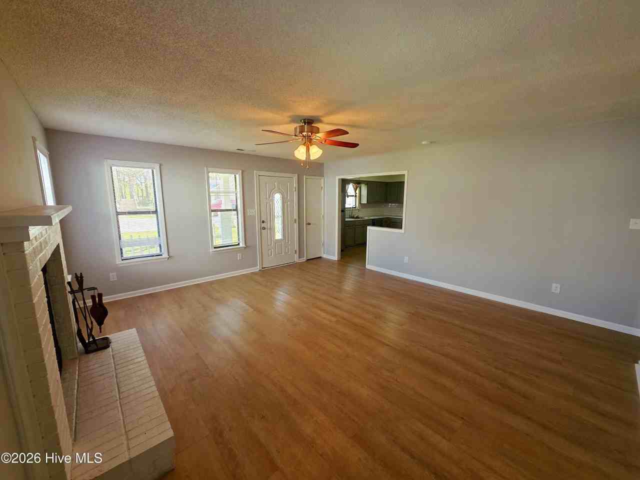 1035 Spring Villa Dr - Photo 4 of 19