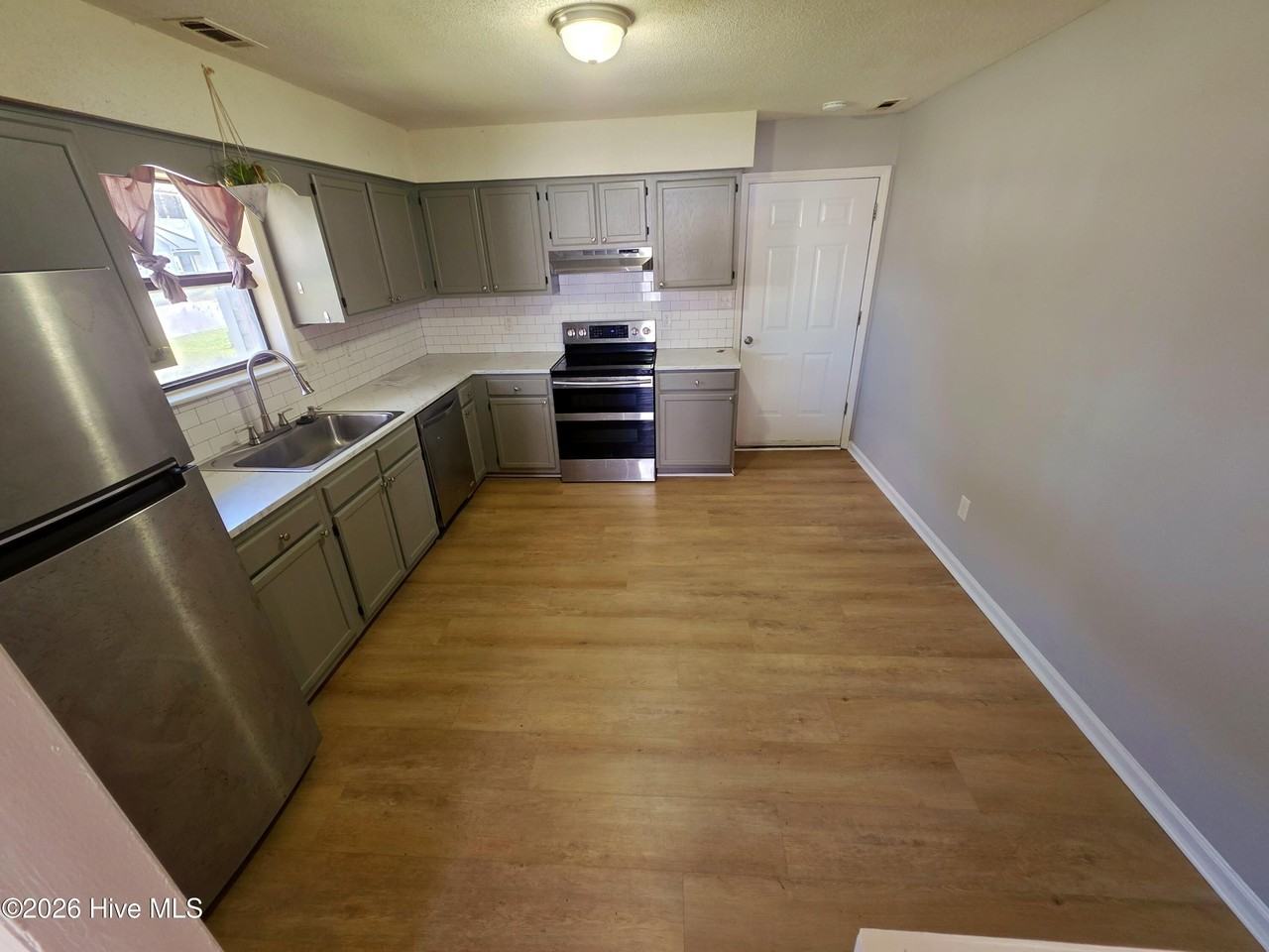 1035 Spring Villa Dr - Photo 5 of 19