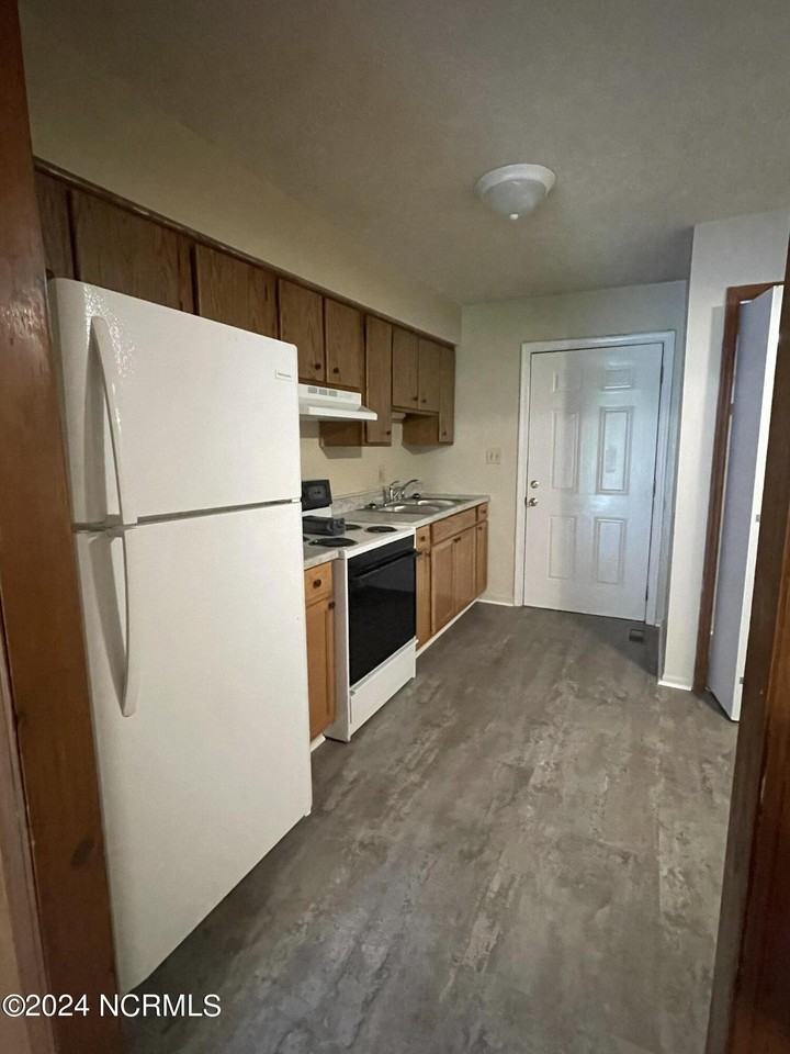 132 Deerfield Rd - Photo 2 of 7