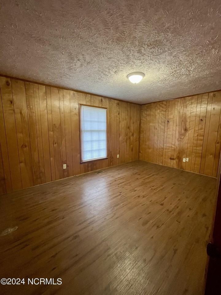 132 Deerfield Rd - Photo 5 of 7