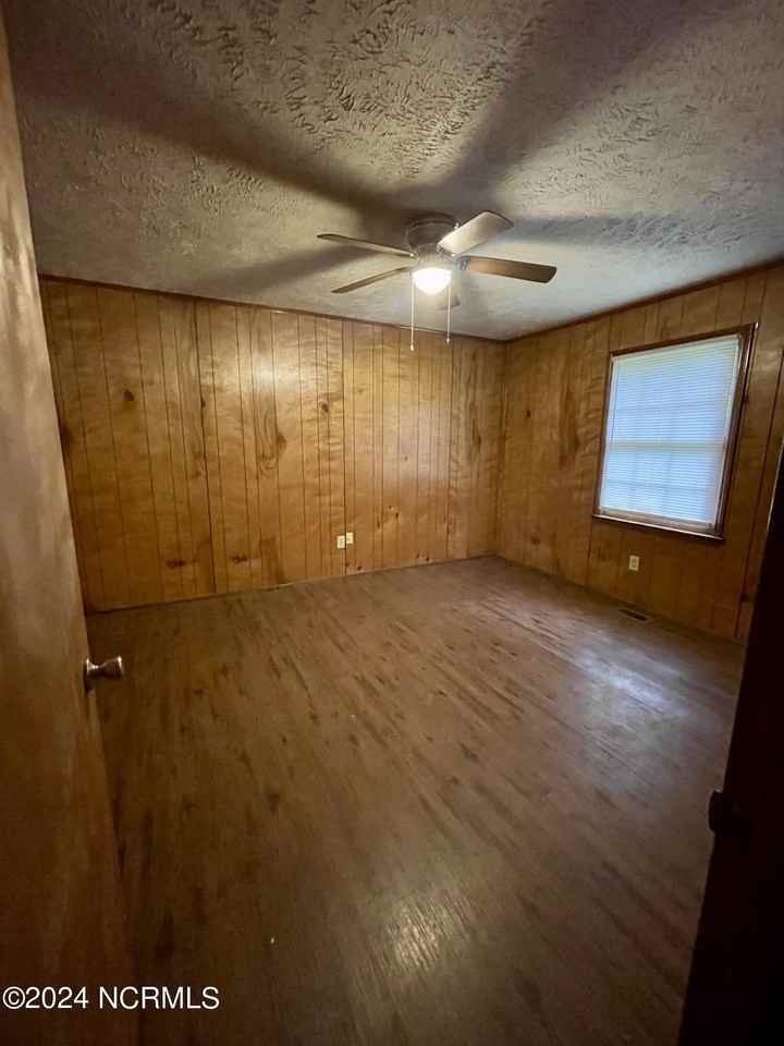 132 Deerfield Rd - Photo 6 of 7