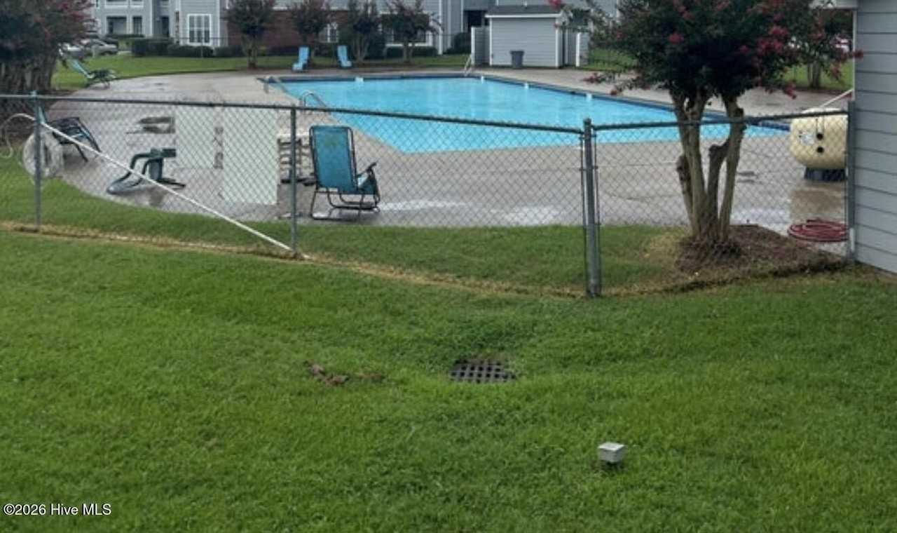 106 Breezewood Dr Apt B - Photo 2 of 11