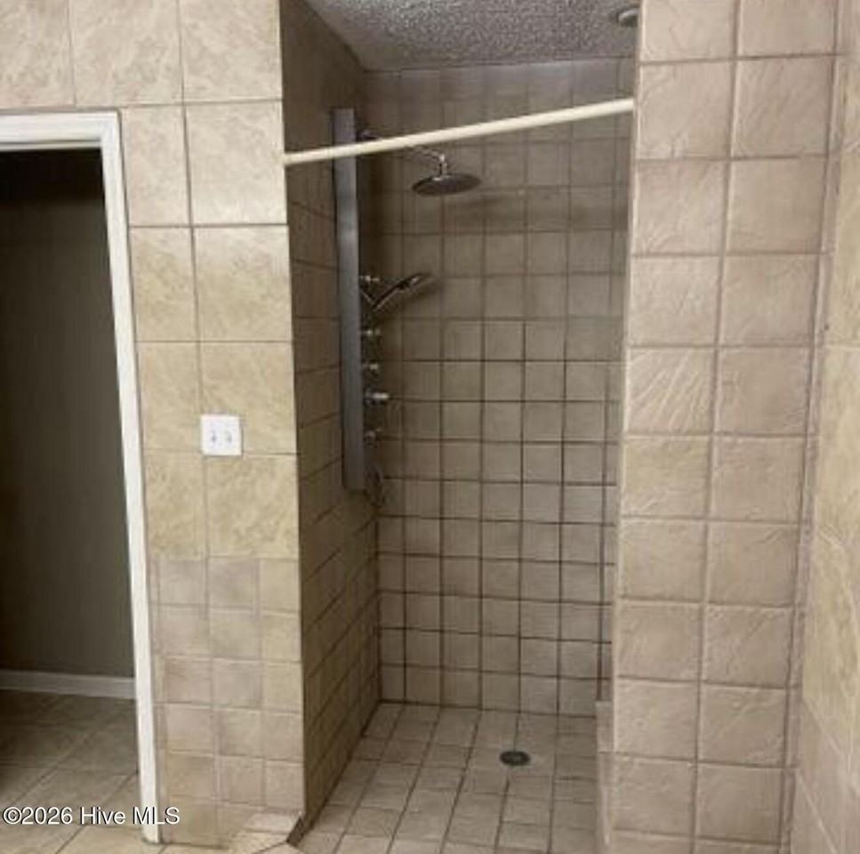 106 Breezewood Dr Apt B - Photo 5 of 11