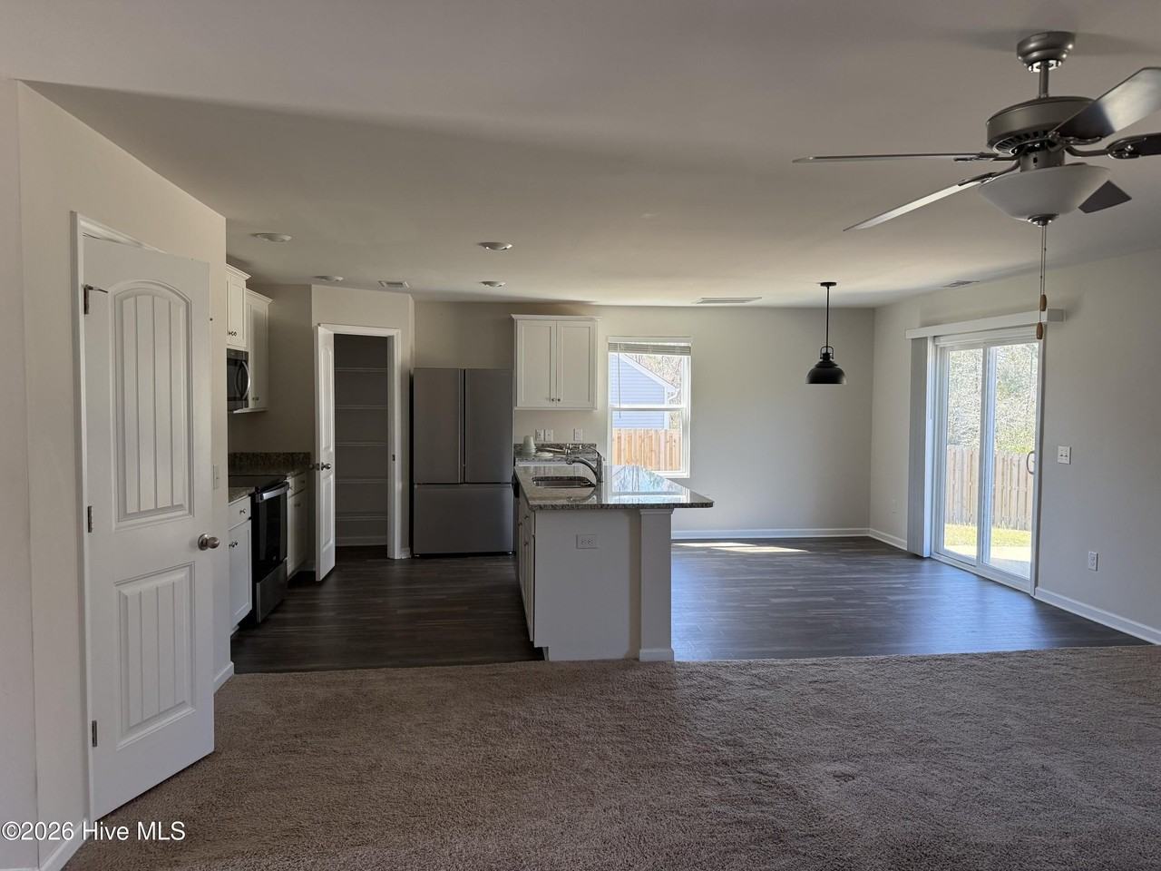 472 Poppleton Dr - Photo 4 of 16