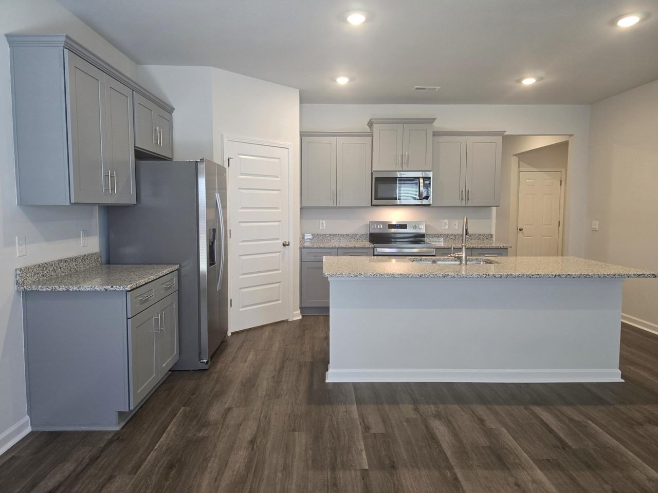 5188 Captain Dr - Photo 6 of 21