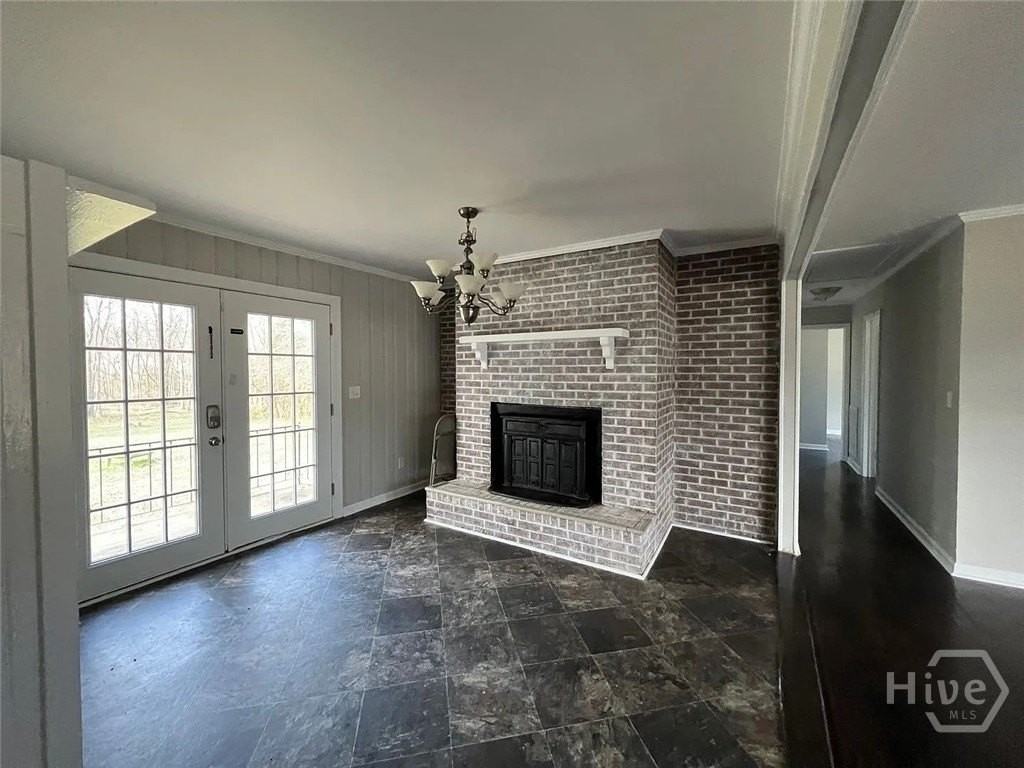 135 Freeman Cir - Photo 2 of 8