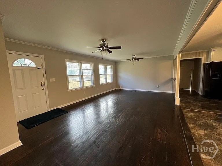 135 Freeman Cir - Photo 3 of 8