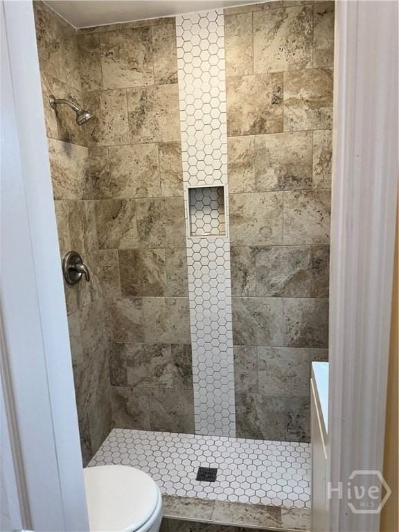 911 Crosby St - Photo 4 of 10