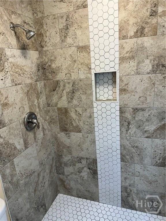 911 Crosby St - Photo 7 of 10