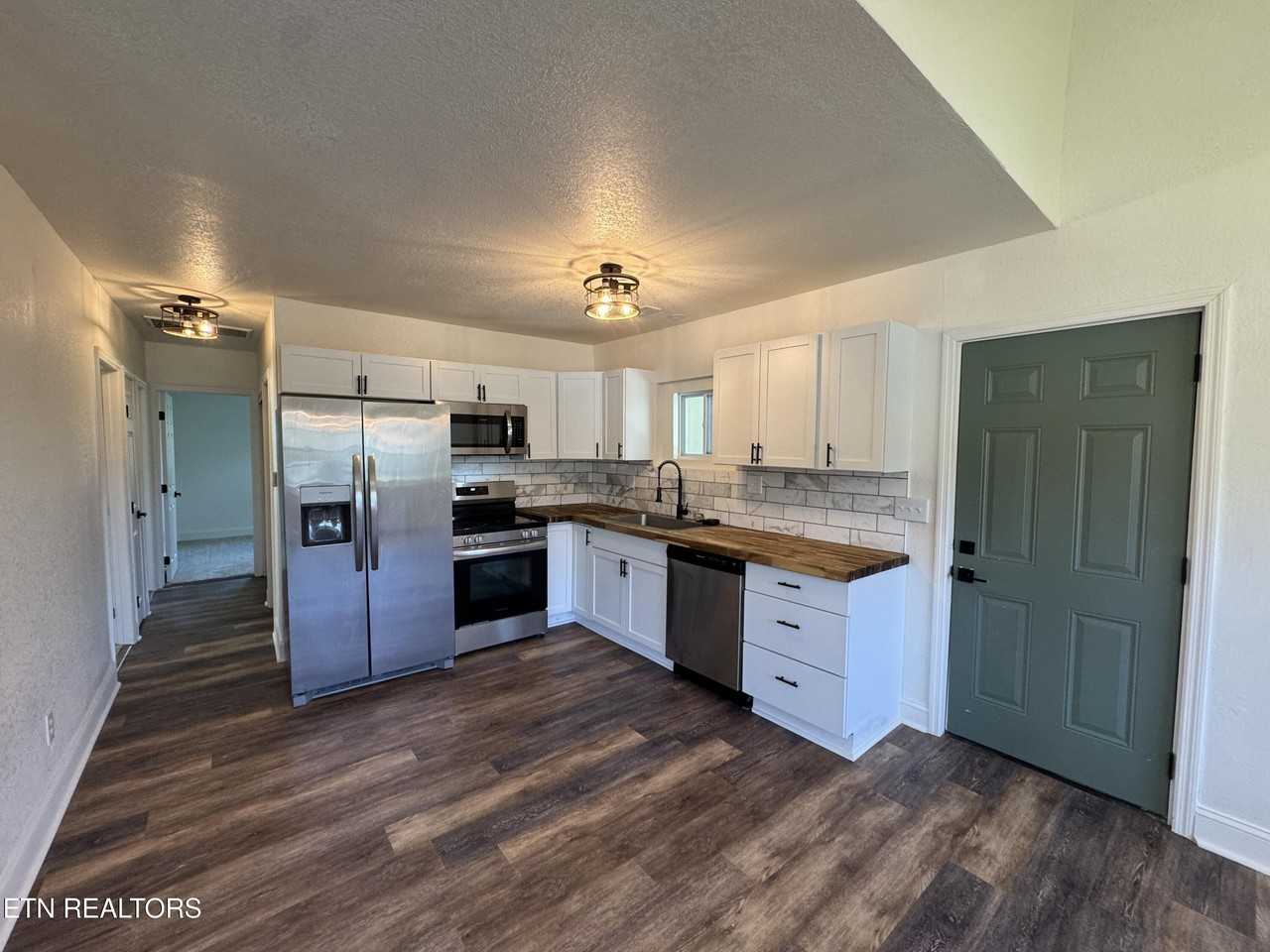 1712 Vada Cir - Photo 2 of 32