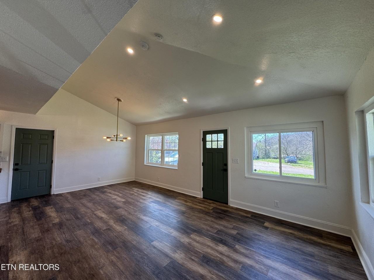 1712 Vada Cir - Photo 4 of 32