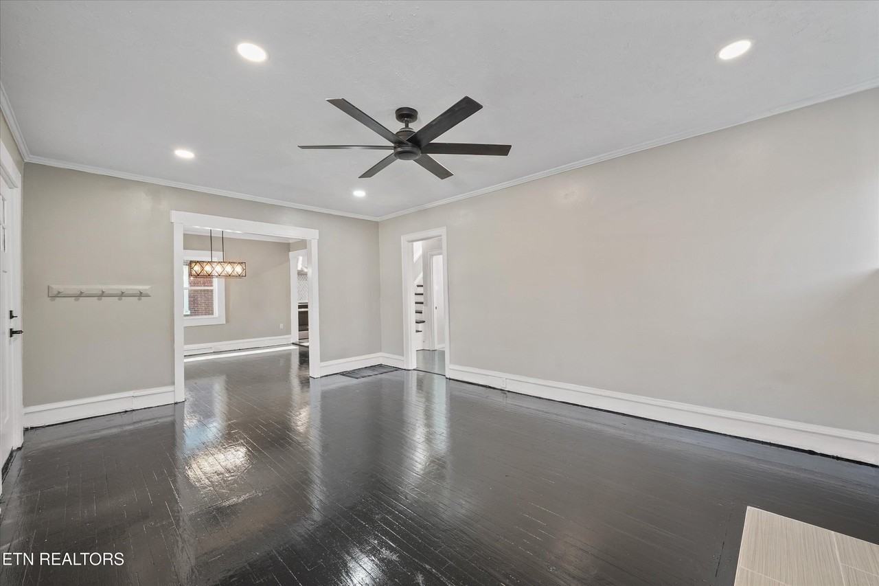 3034 E 5th Ave - Photo 5 of 31