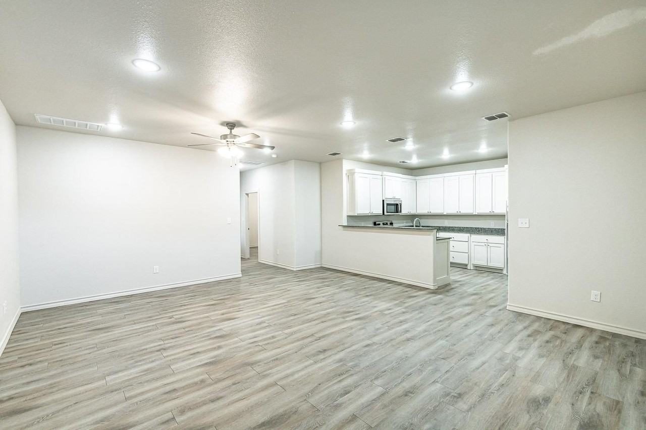 5507 Kemper St - Photo 3 of 20