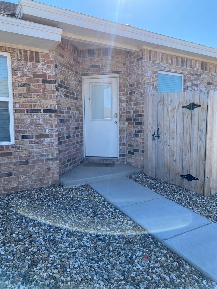 525 N Chicago Ave Apt B - Photo 2 of 17