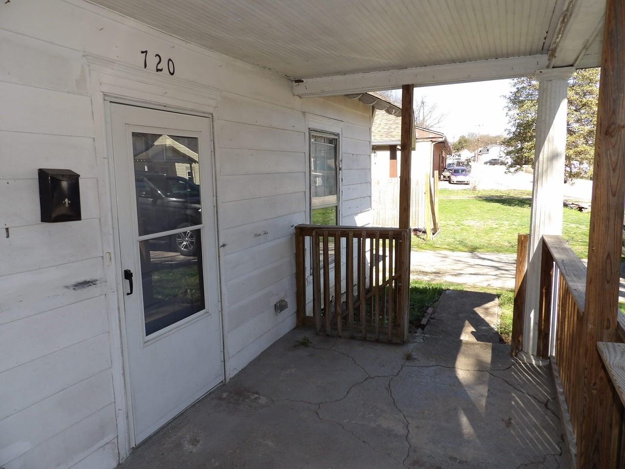 720 Holmes St - Photo 4 of 50