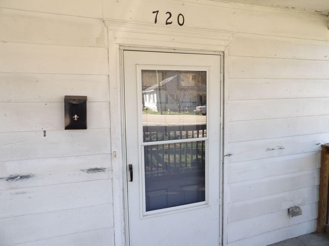 720 Holmes St - Photo 5 of 50