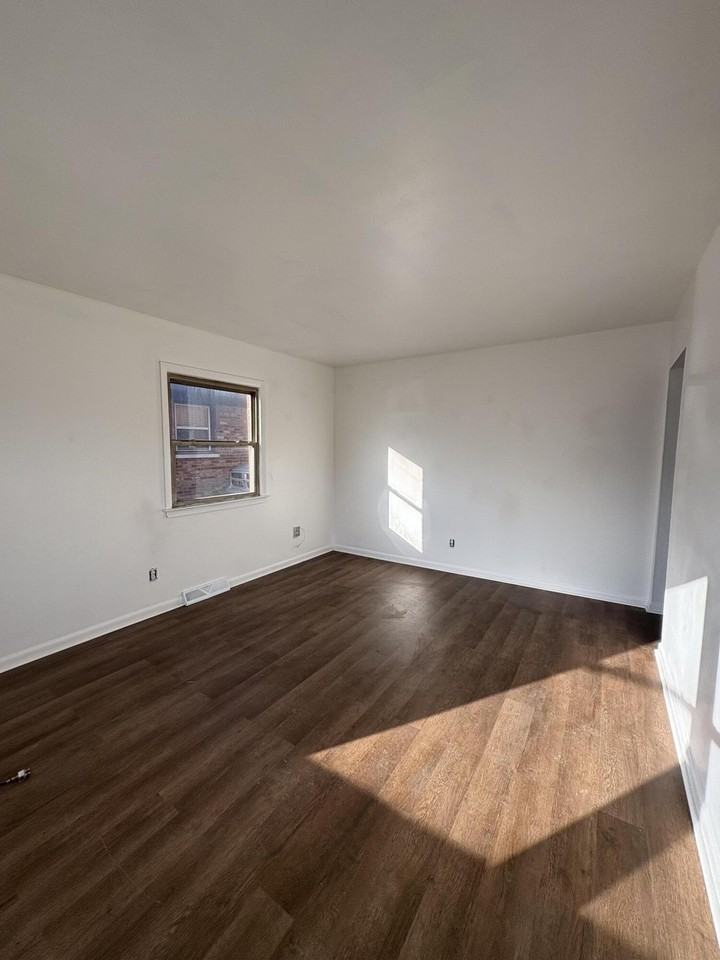 669 Anniston Dr - Photo 2 of 4