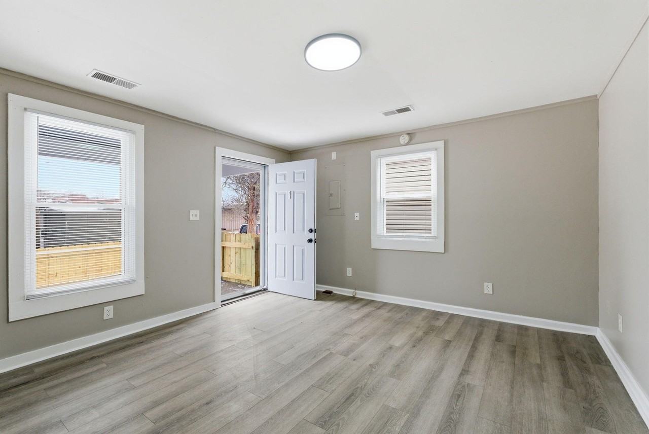 308 E Seventh St Unit 1 - Photo 5 of 15