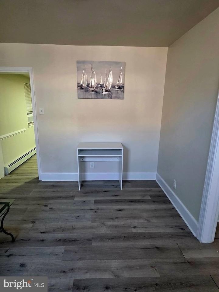 480 W South St - Photo 7 of 11