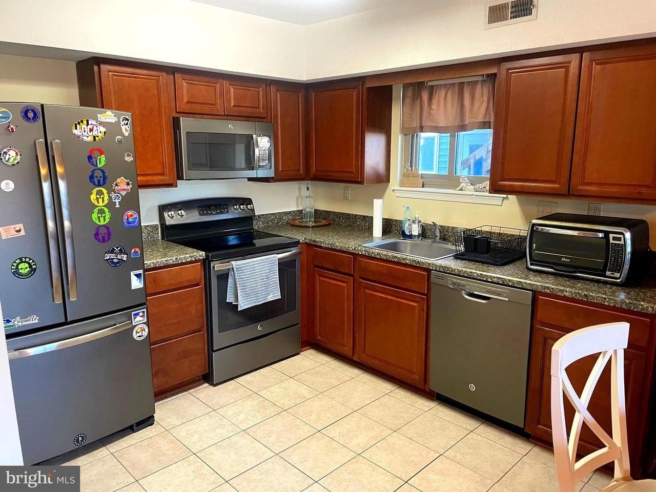 14402 Jarvis Ave - Photo 4 of 15