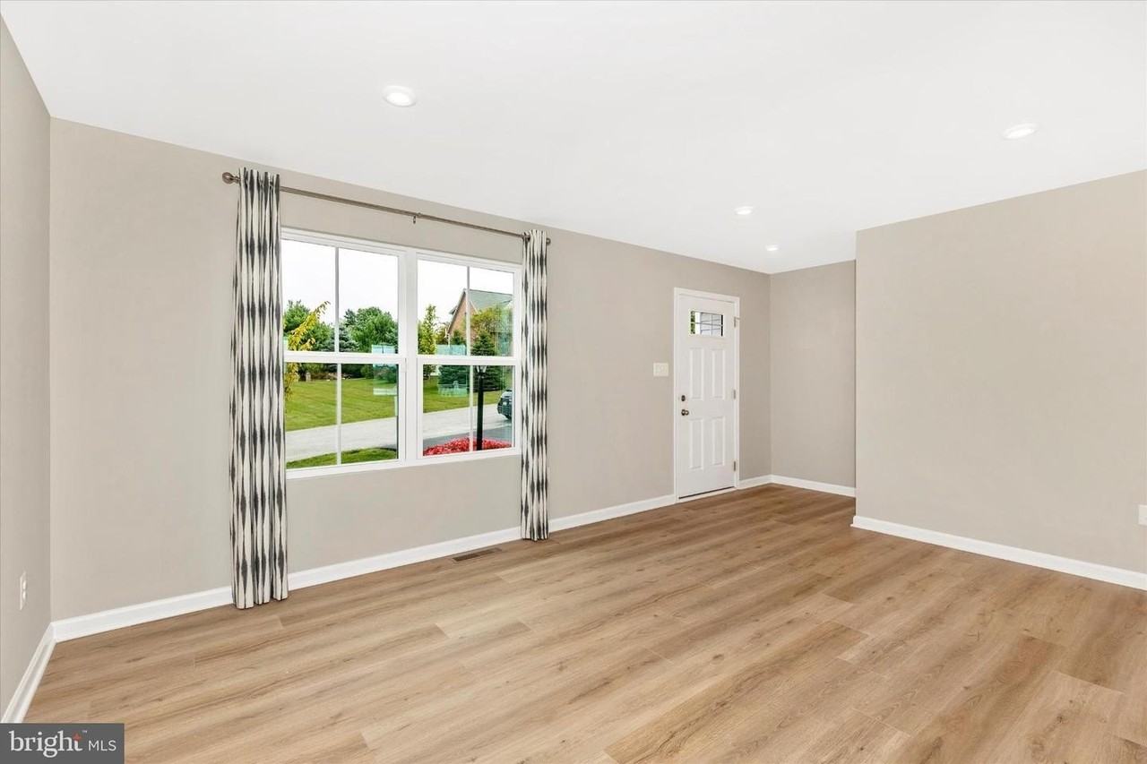 38 Diopside Dr - Photo 6 of 50