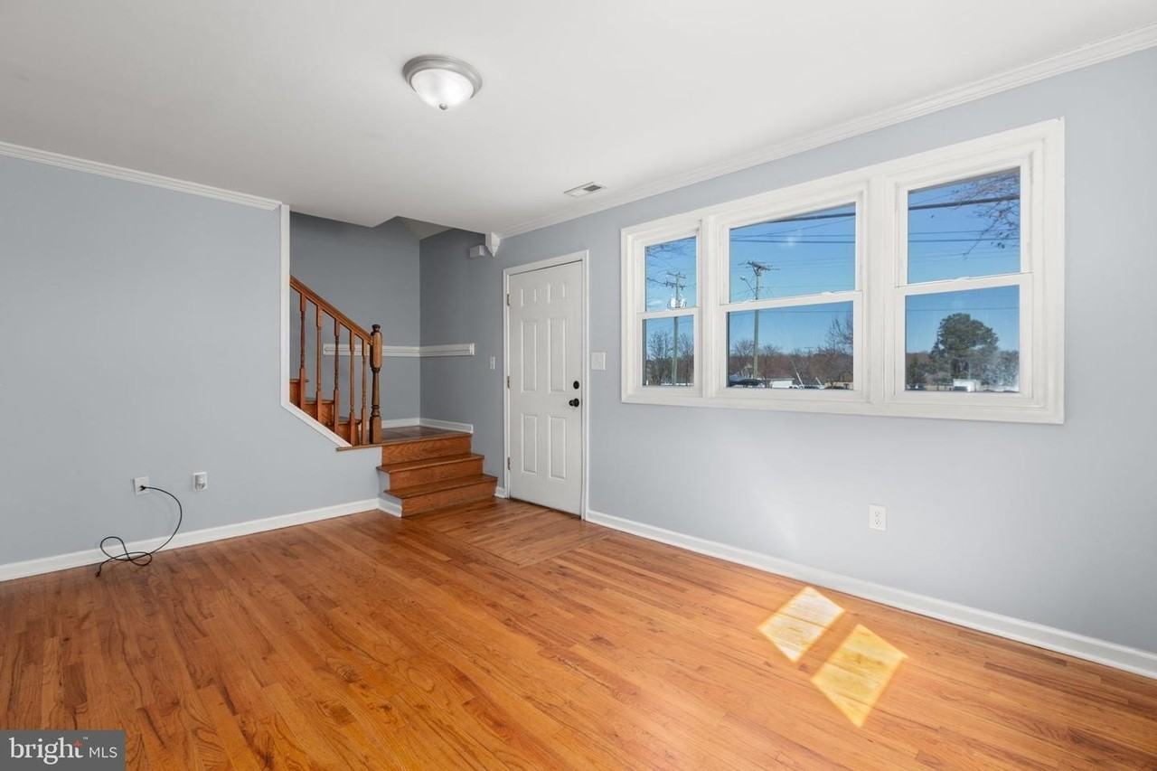 1503 Dixon St - Photo 2 of 44