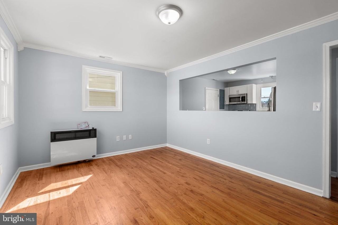 1503 Dixon St - Photo 7 of 44