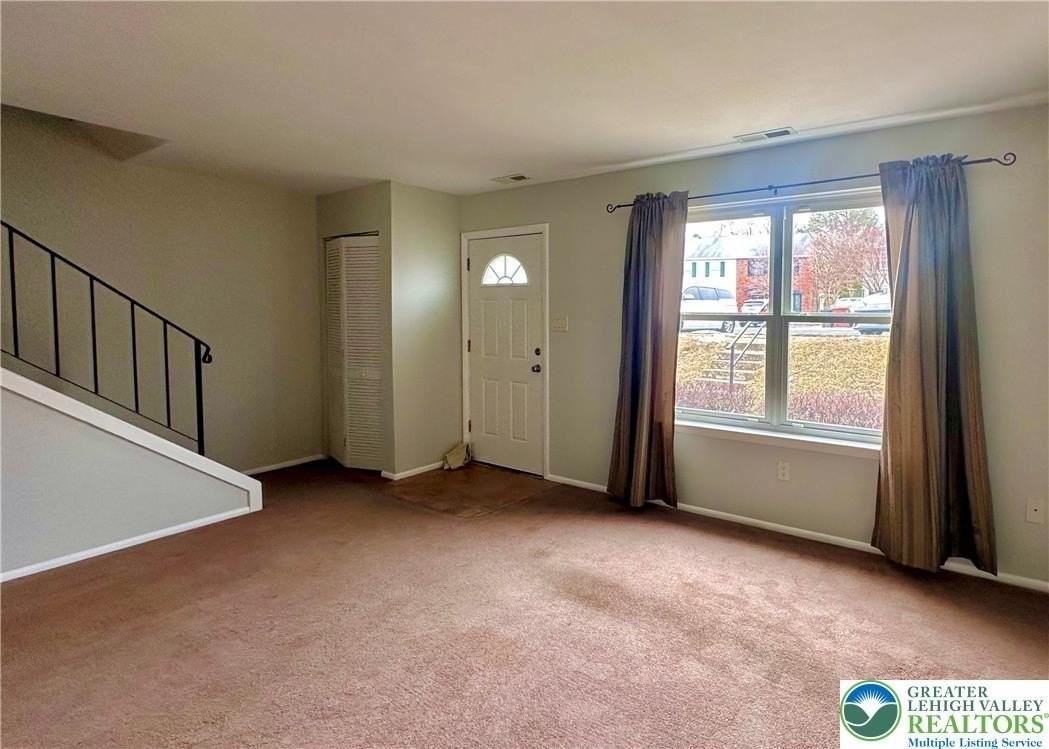 53 Eisenhower Cir - Photo 3 of 22