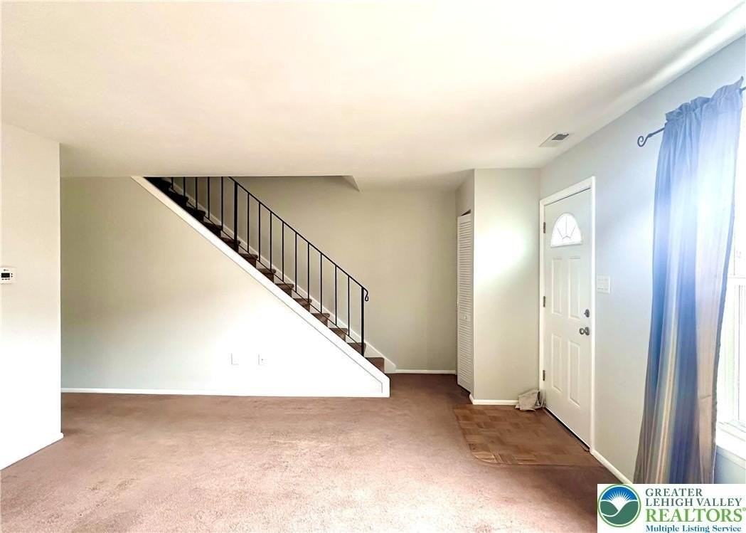 53 Eisenhower Cir - Photo 4 of 22