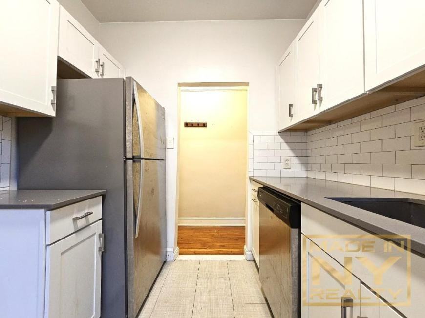 2574 33rd St - Photo 3 of 9