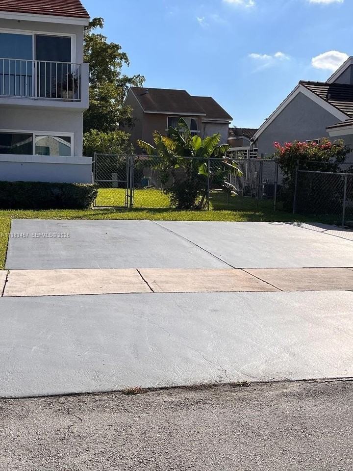 11712 Sw 13th St - Photo 3 of 46