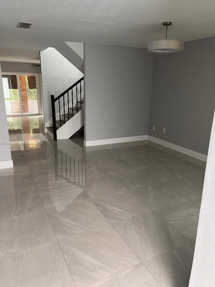 11712 Sw 13th St - Photo 4 of 46