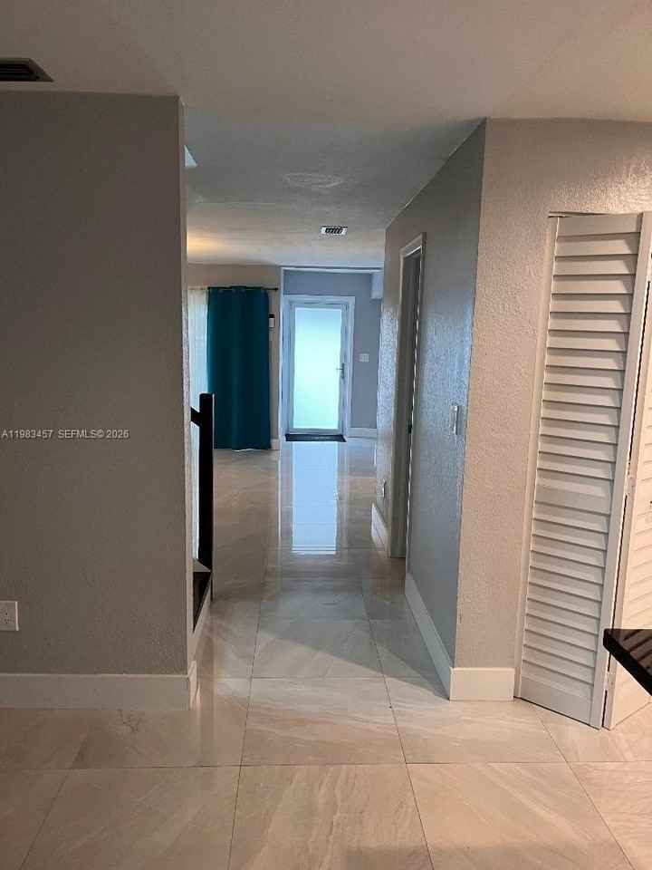 11712 Sw 13th St - Photo 5 of 46