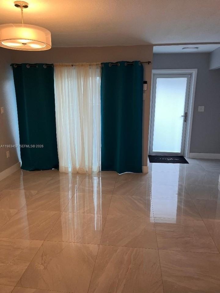 11712 Sw 13th St - Photo 6 of 46