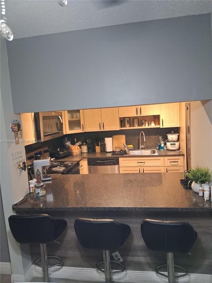 9450 Live Oak Pl #408 - Photo 5 of 8