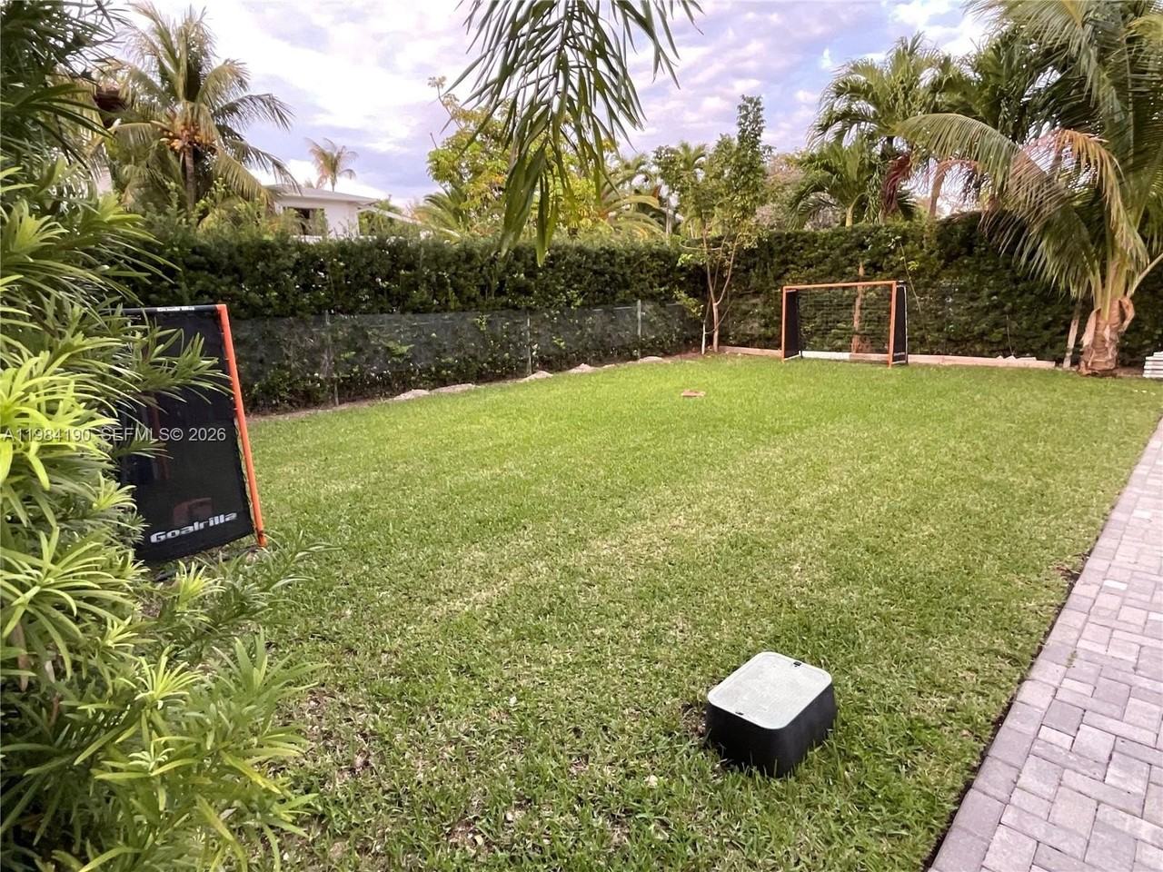 240 Greenwood Dr #240 - Photo 2 of 37