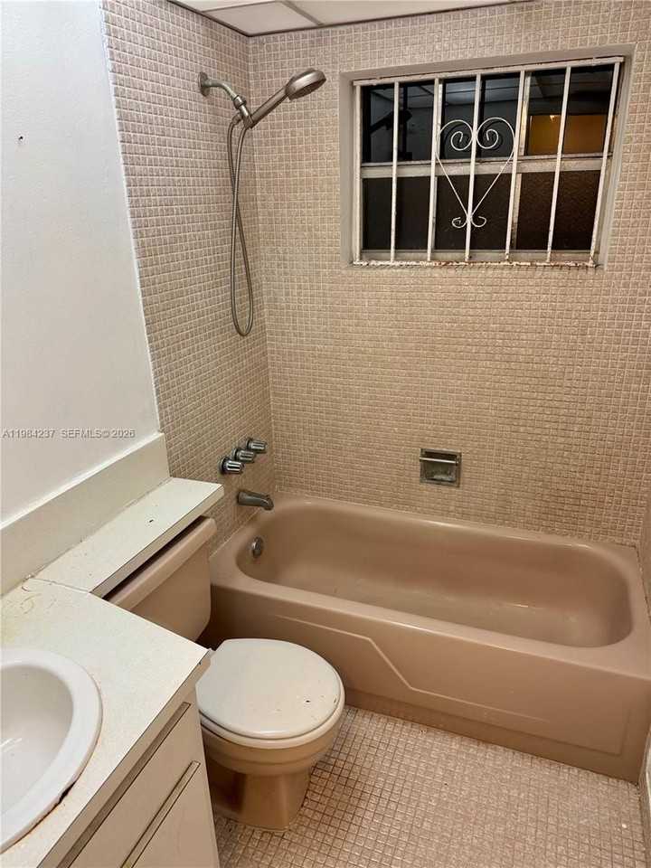 11234 Sw 169th St - Photo 5 of 9