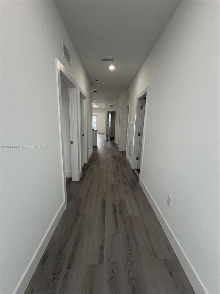 723 Ivan Ave S #723 - Photo 2 of 30