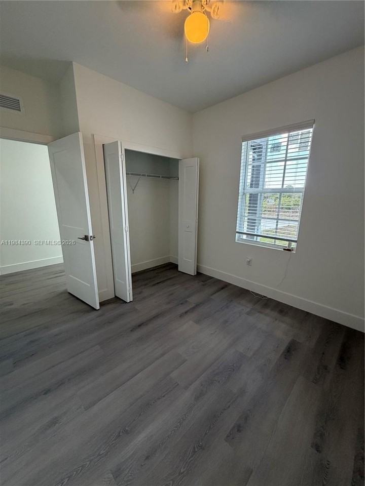 723 Ivan Ave S #723 - Photo 5 of 30